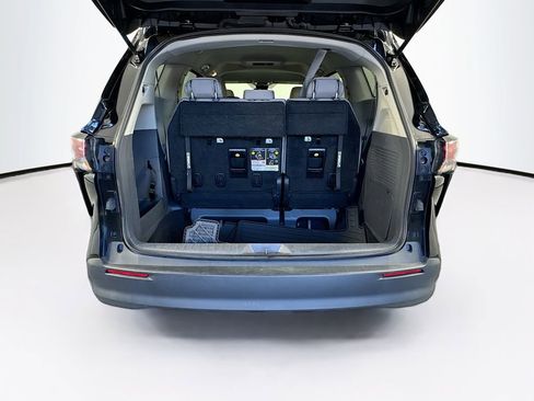 Used 2024 Toyota Sienna LE image 30