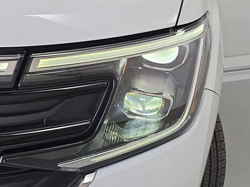 Used 2024 Volkswagen Atlas Cross Sport SEL R-Line image 32