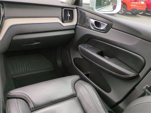 Used 2022 Volvo XC60 B5 Inscription w/ Climate Package image 15