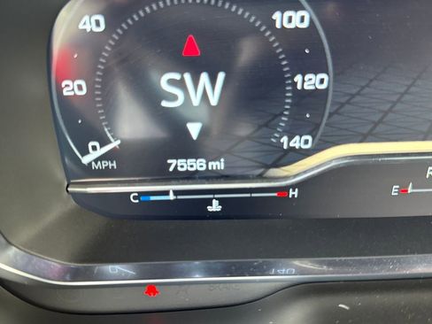 Used 2024 GMC Yukon XL SLT w/ SLT Luxury Package image 23