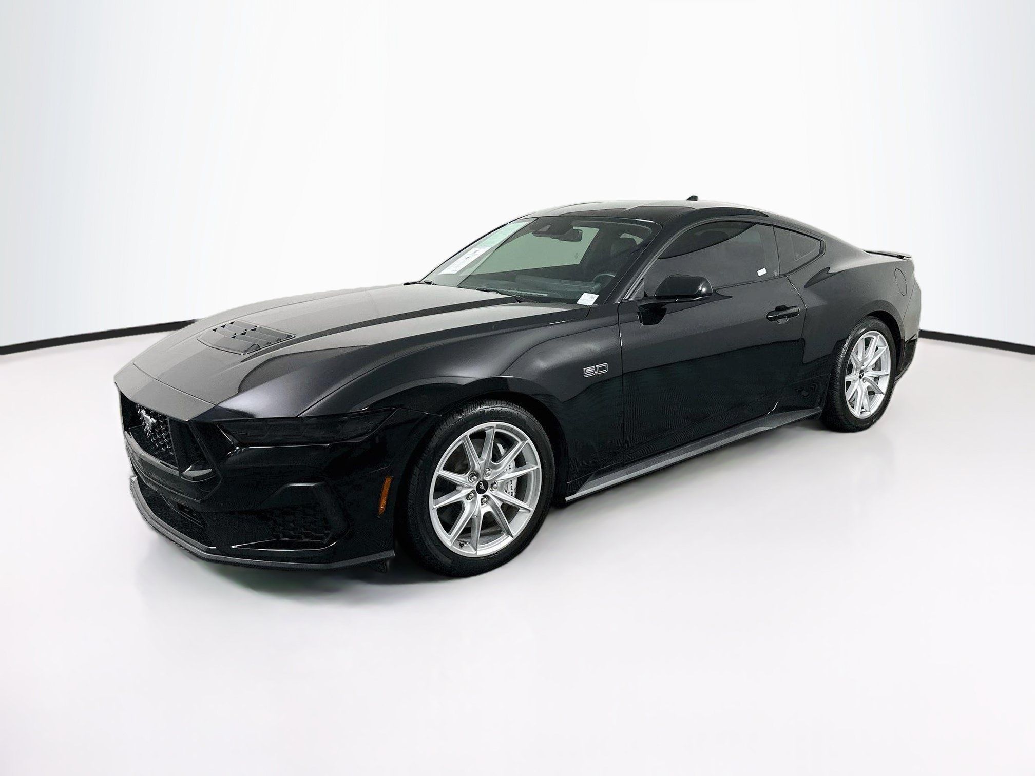 Used 2025 Ford Mustang GT Premium RWD image 3