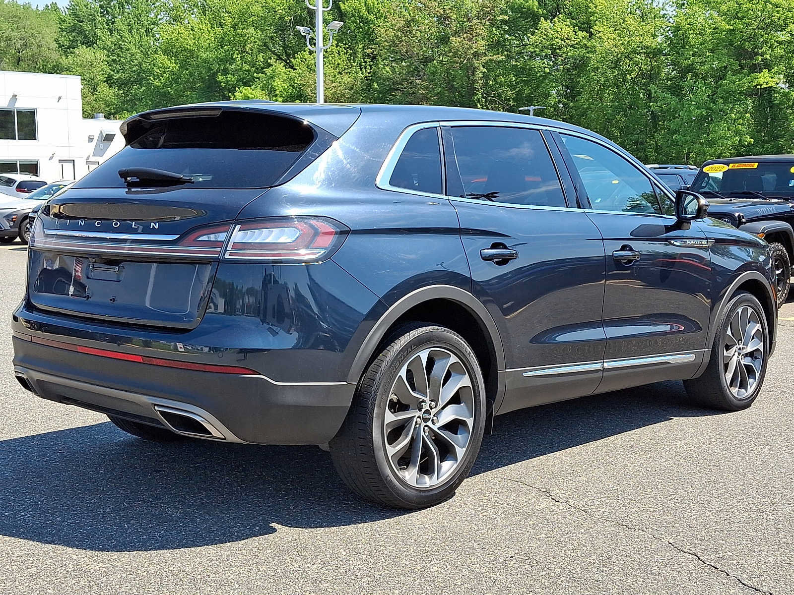 Used 2022 Lincoln Nautilus Reserve AWD/4WD image 6