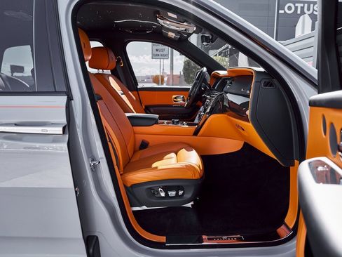 Used 2024 Rolls-Royce Cullinan Black Badge image 25