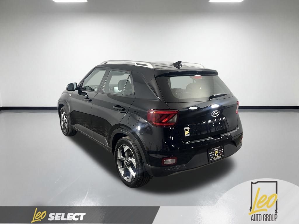 Used 2021 Hyundai Venue SEL FWD image 7