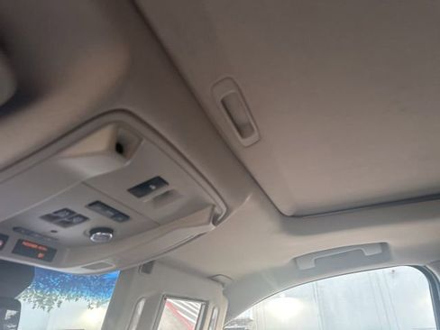 Used 2017 Cadillac Escalade Luxury RWD image 10