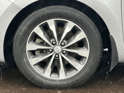 Used 2018 Kia Sedona SX image 25