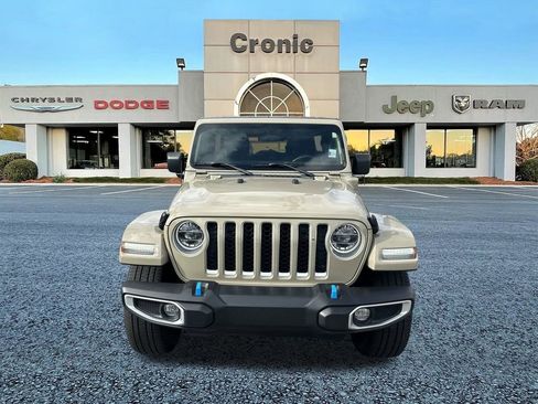 Used 2022 Jeep Wrangler Unlimited Sahara w/ Cold Weather Group image 8