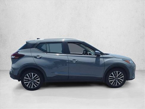 Used 2021 Nissan Kicks SV FWD image 4