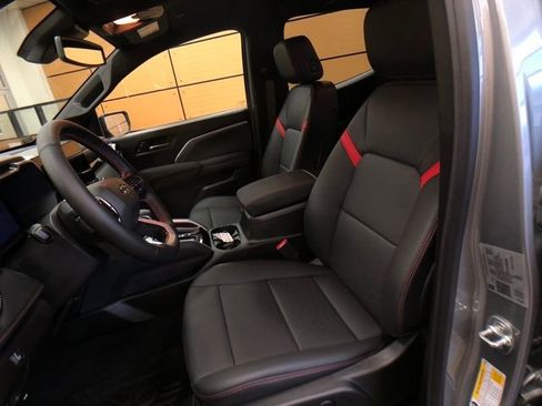 Used 2025 Chevrolet Colorado Z71 w/ Technology Package image 10