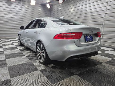 Used 2017 Jaguar XE Prestige RWD image 8