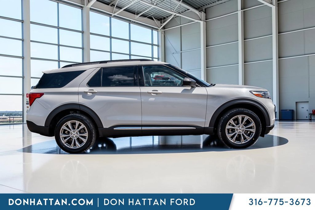 Used 2023 Ford Explorer XLT w/ Equipment Group 202A AWD/4WD image 33