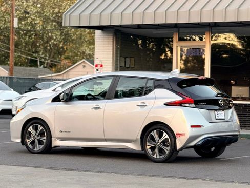 Used 2018 Nissan Leaf SV image 6