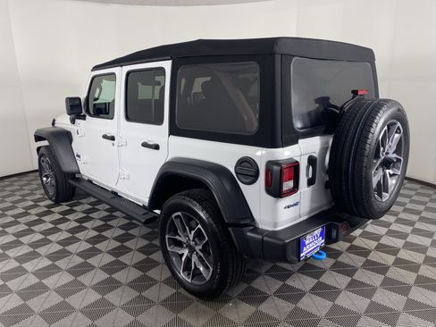 Used 2024 Jeep Wrangler Unlimited w/ Convenience Group AWD/4WD image 9