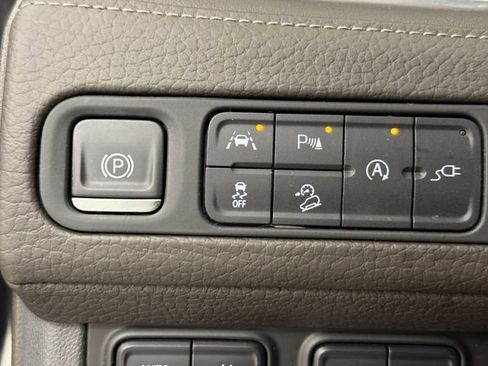 Used 2021 GMC Yukon Denali w/ Denali Premium Package image 33