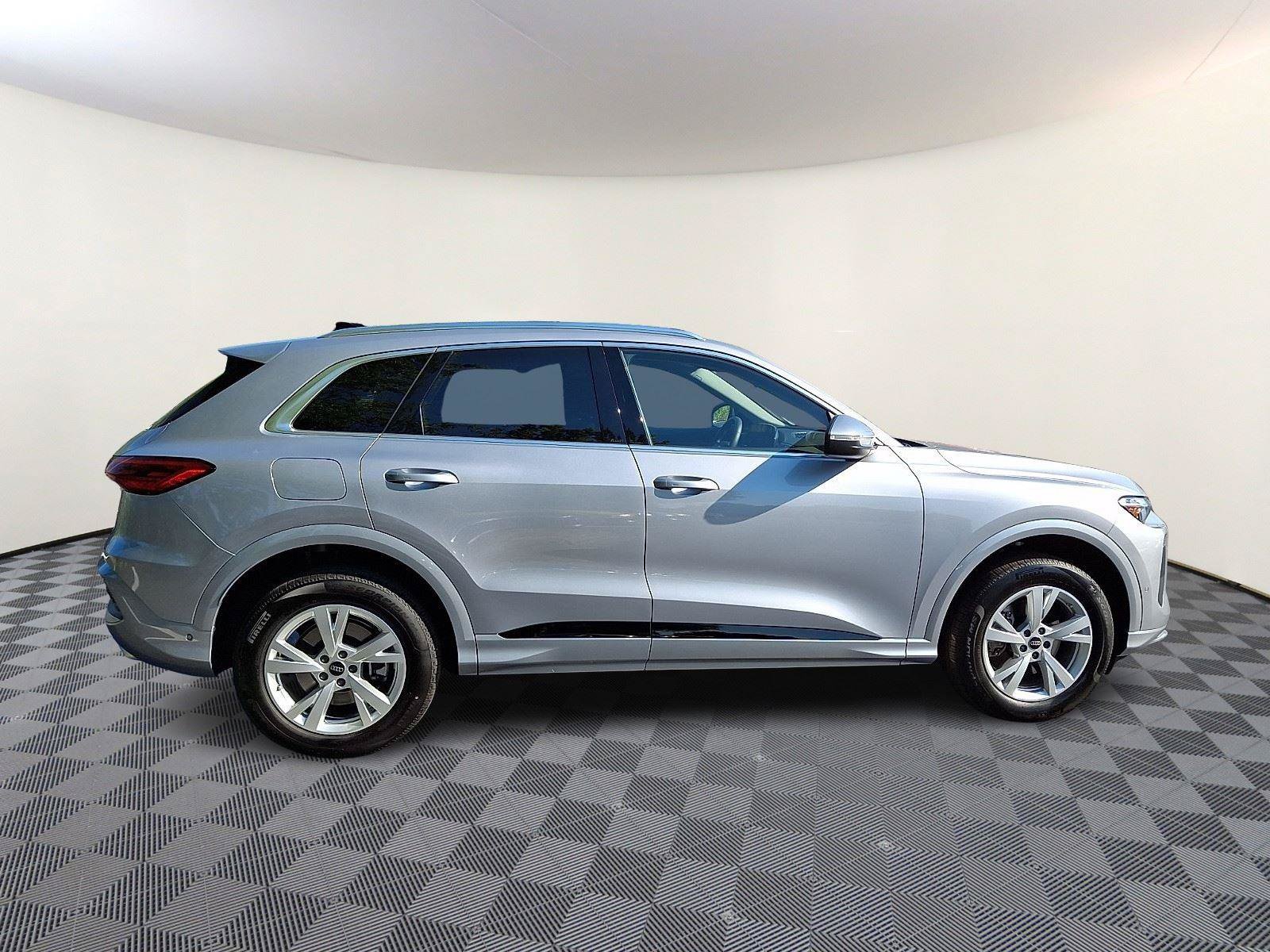 Used 2025 Audi Q5 Premium AWD/4WD image 7