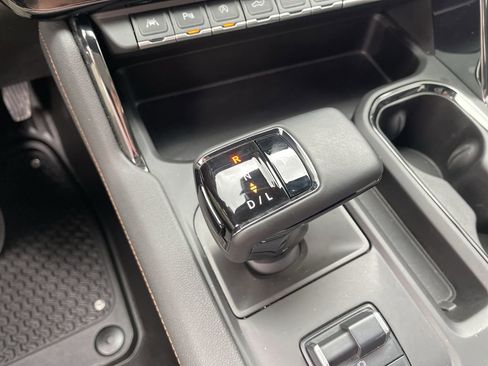 Used 2024 GMC Sierra 1500 AT4 w/ Technology Package image 16