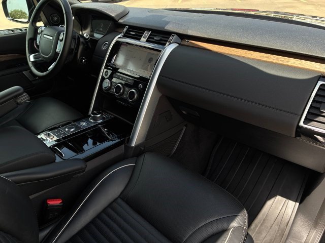 Used 2020 Land Rover Discovery HSE AWD/4WD image 16