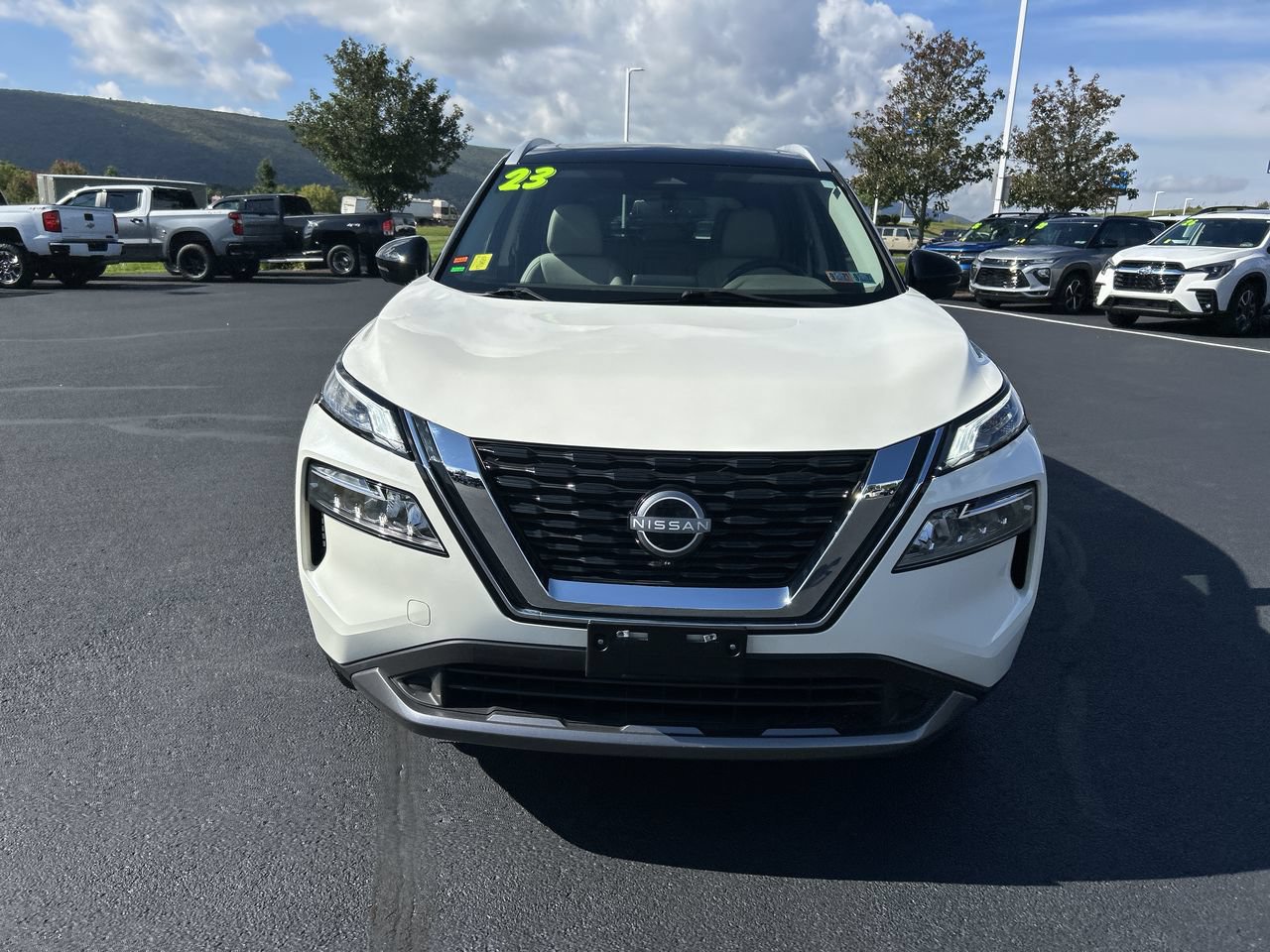 Used 2023 Nissan Rogue SL AWD/4WD image 2
