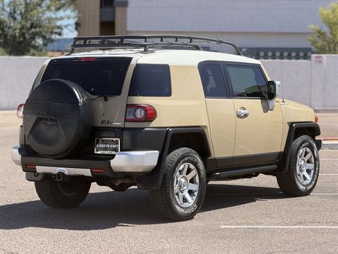 Used 2014 Toyota FJ Cruiser 4WD w/ Upgrade Package image 6