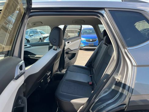 Used 2025 Volkswagen Taos SE FWD image 27