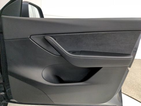 Used 2021 Tesla Model Y Long Range image 26