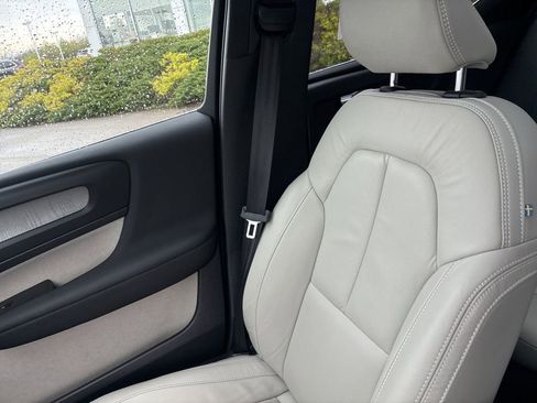 Certified 2023 Volvo XC40 B5 Plus w/ Driver Assist Package AWD/4WD image 33