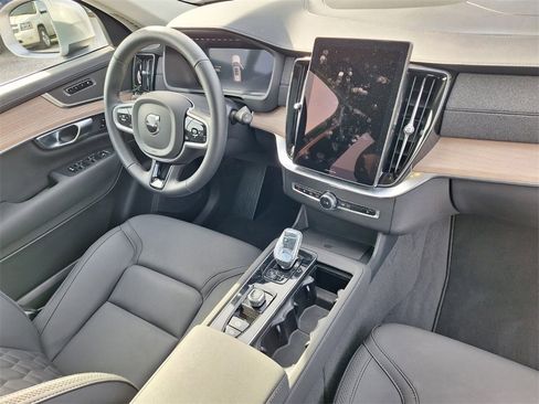 Used 2025 Volvo XC90 B6 Plus image 26