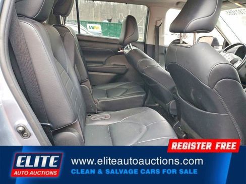 Used 2021 Toyota Highlander XLE image 21