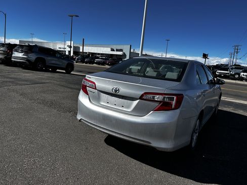 Used 2013 Toyota Camry L image 5