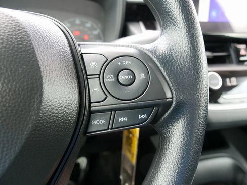 Used 2025 Toyota Corolla LE image 20