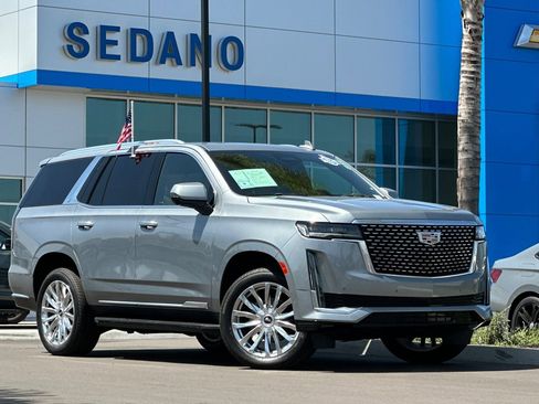 Used 2024 Cadillac Escalade Premium Luxury RWD image 2