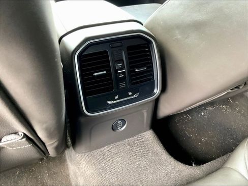 Used 2018 Porsche Macan AWD/4WD image 10
