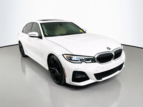 Used 2022 BMW 330i Sedan w/ M Sport Package image 3