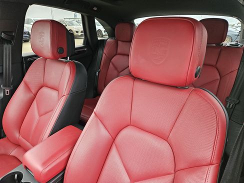 Certified 2023 Porsche Macan S AWD/4WD image 6