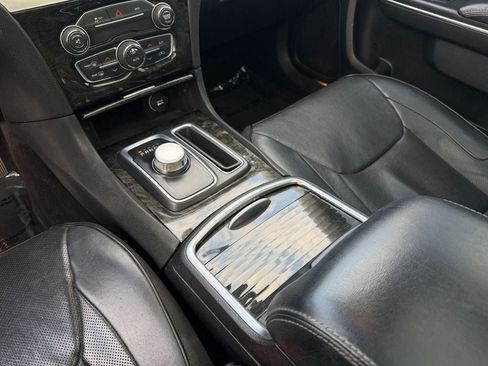Used 2016 Chrysler 300 C RWD image 18