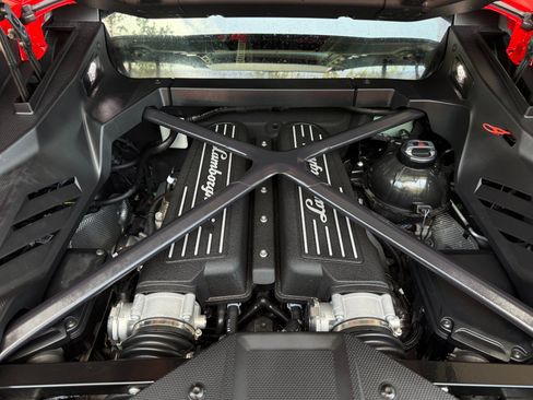 Used 2023 Lamborghini Huracan EVO RWD image 37
