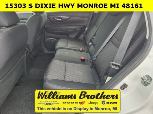 Used 2019 Nissan Rogue SV image 13