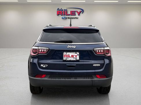 Used 2019 Jeep Compass Latitude w/ Cold Weather Group FWD image 4