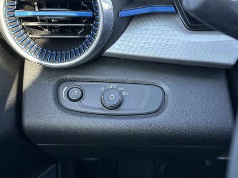 Used 2024 Chevrolet Trax LT image 17