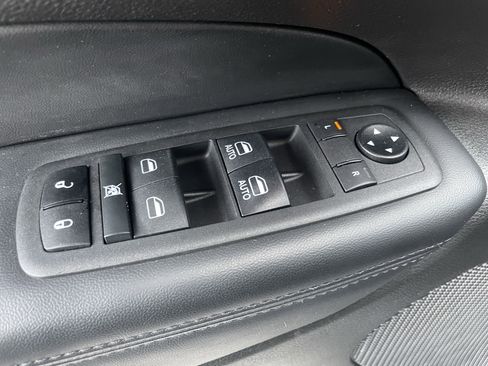 Used 2021 Jeep Grand Cherokee Laredo X image 11