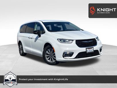 Used 2024 Chrysler Pacifica Limited