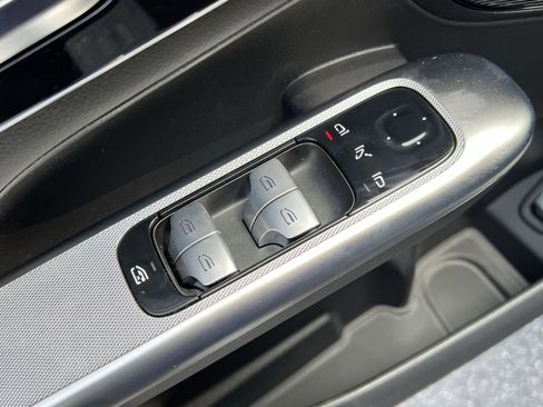 Used 2026 Mercedes-Benz GLC 300 4MATIC image 13