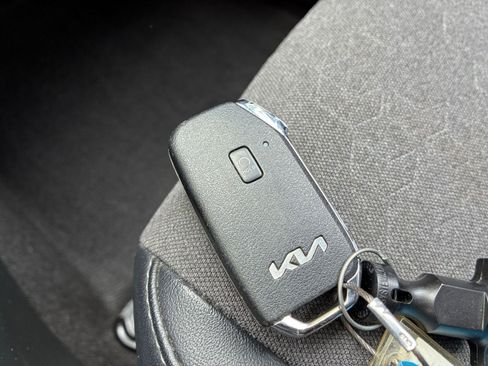 Used 2025 Kia Seltos S FWD image 25