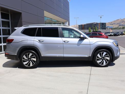 Used 2024 Volkswagen Atlas SEL AWD/4WD image 4