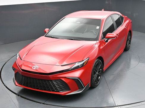 Used 2025 Toyota Camry SE image 28