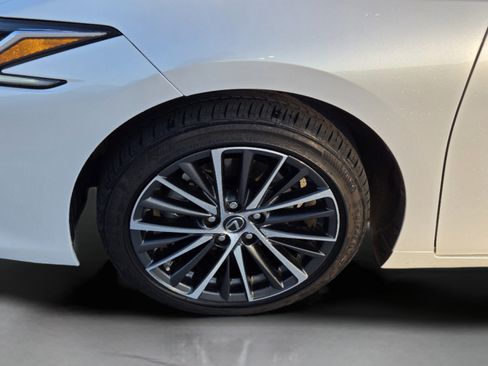 Used 2024 Lexus ES 350 w/ Premium Package FWD image 9