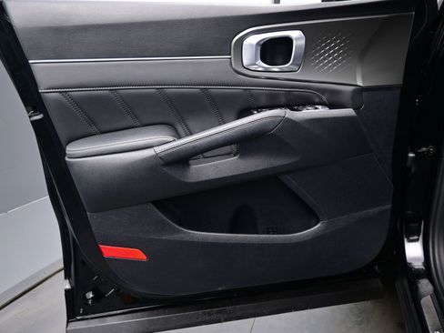 Used 2023 Kia Sorento SX image 9