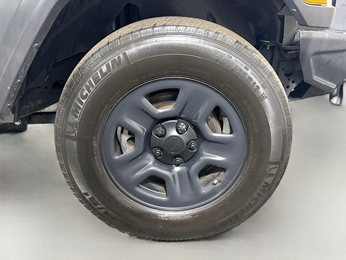 Used 2021 Jeep Gladiator Sport image 32