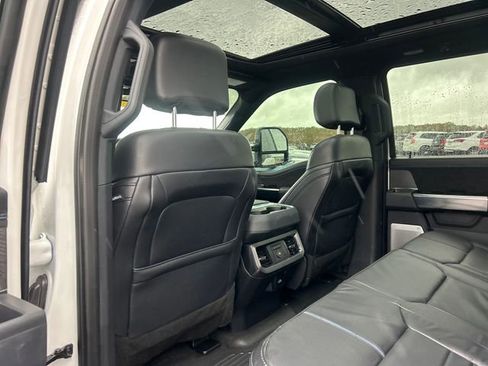 Used 2025 Ford F450 Platinum w/ FX4 Off-Road Package image 39