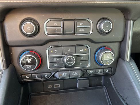 Used 2021 Chevrolet Tahoe Premier w/ Premium Package image 20